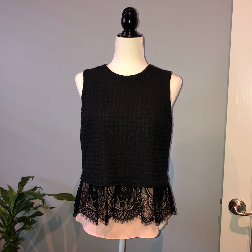 Sleeveless lace layer top